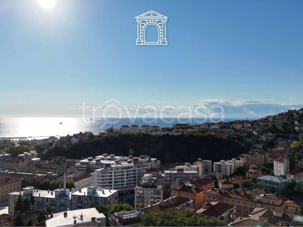casa indipendente in vendita a Trieste in zona Roiano