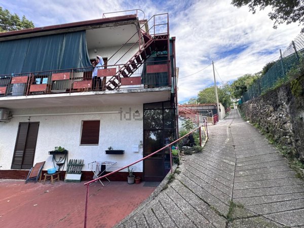 casa indipendente in vendita a Trieste in zona Roiano