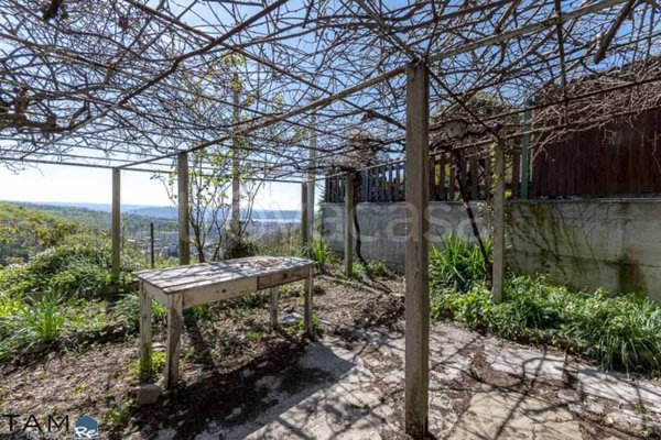casa indipendente in vendita a Trieste in zona Cologna
