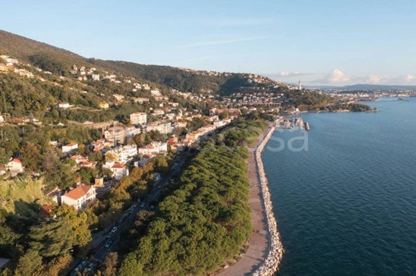 appartamento in vendita a Trieste in zona Barcola