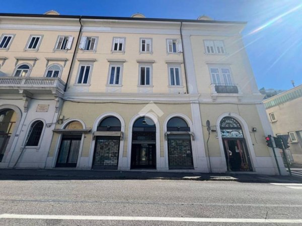 negozio in vendita a Trieste in zona Roiano