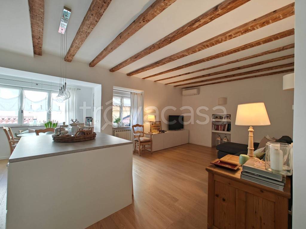 appartamento in vendita a Trieste in zona Borgo Teresiano