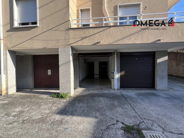 negozio in vendita a Trieste in zona Valmaura