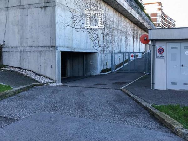 negozio in vendita a Trieste in zona Campi Elisi