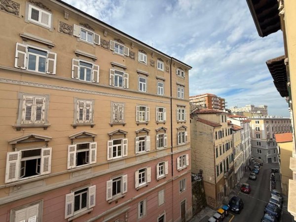 appartamento in vendita a Trieste in zona Cavana