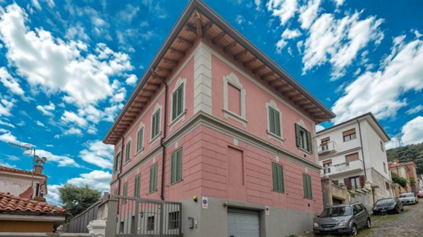 casa indipendente in vendita a Trieste in zona Gretta