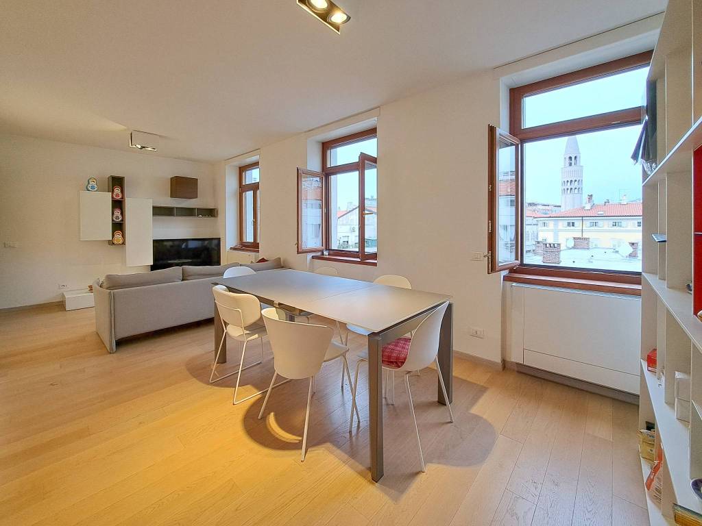 appartamento in vendita a Trieste in zona Scorcola