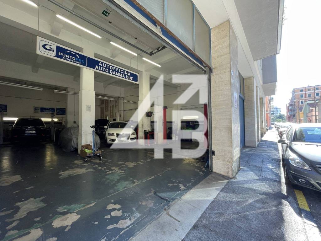 negozio in vendita a Trieste in zona San Giacomo