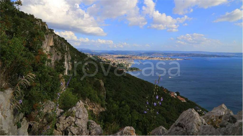 casa indipendente in vendita a Trieste in zona Opicina