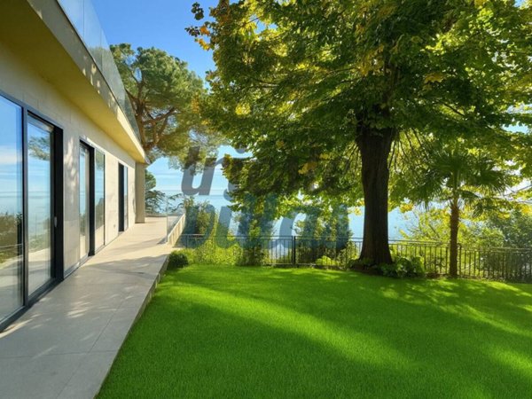 appartamento in vendita a Trieste in zona Grignano