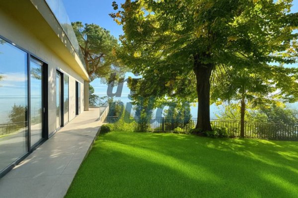 appartamento in vendita a Trieste in zona Grignano