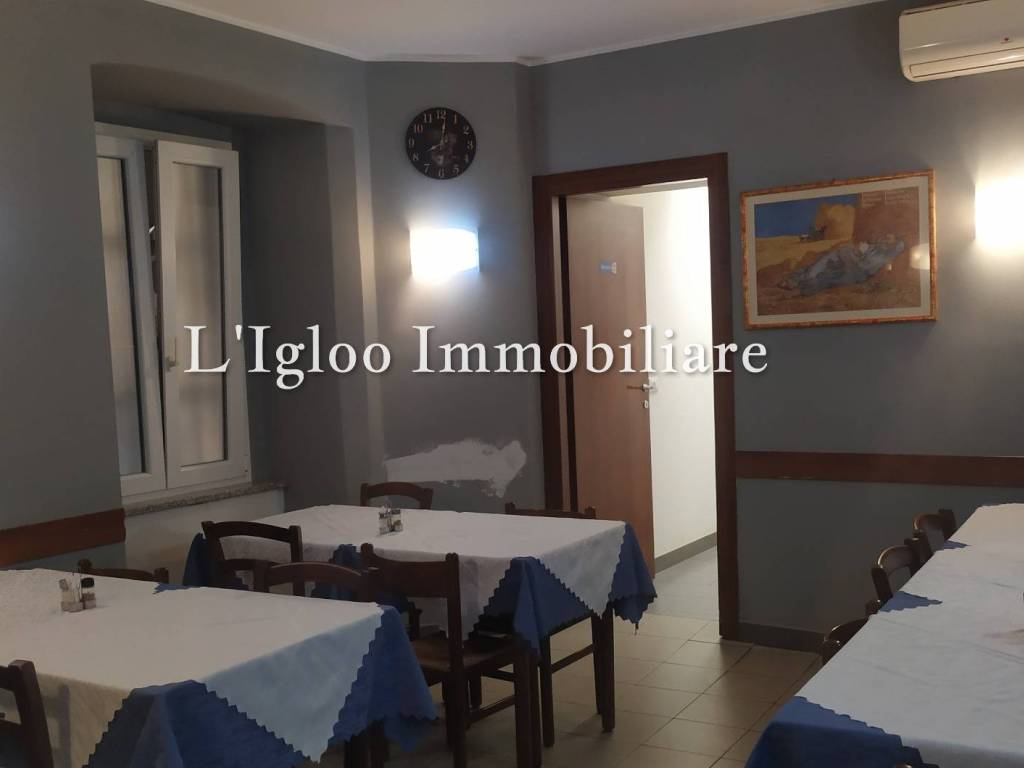 negozio in vendita a Trieste in zona Borgo Teresiano