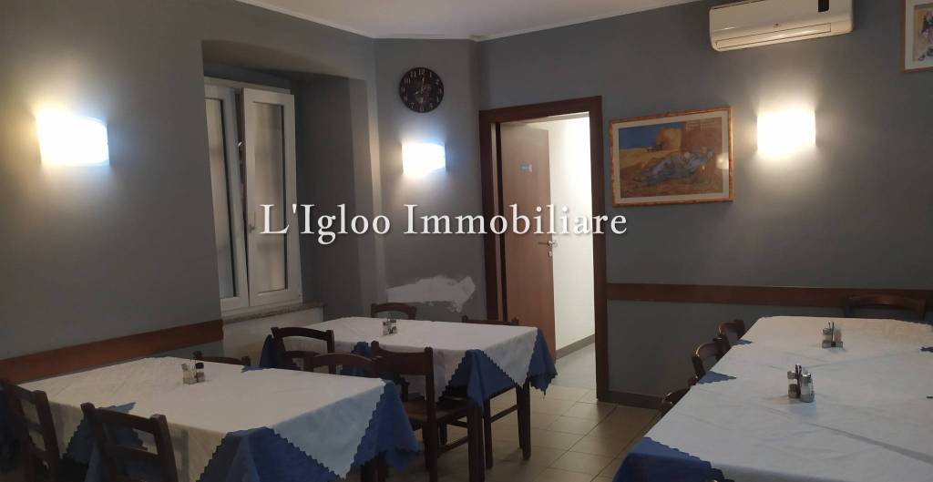 negozio in vendita a Trieste in zona Borgo Teresiano