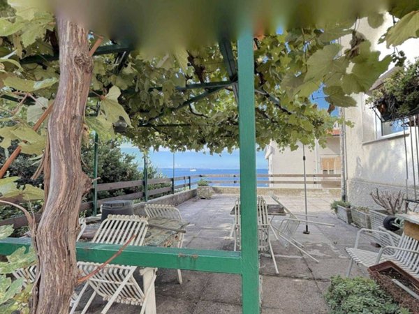 appartamento in vendita a Trieste in zona Barcola