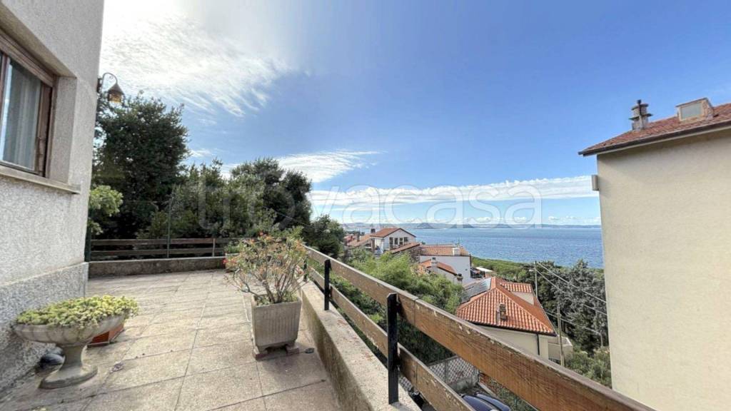 appartamento in vendita a Trieste in zona Barcola