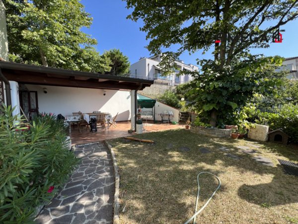 casa indipendente in vendita a Trieste in zona Cattinara