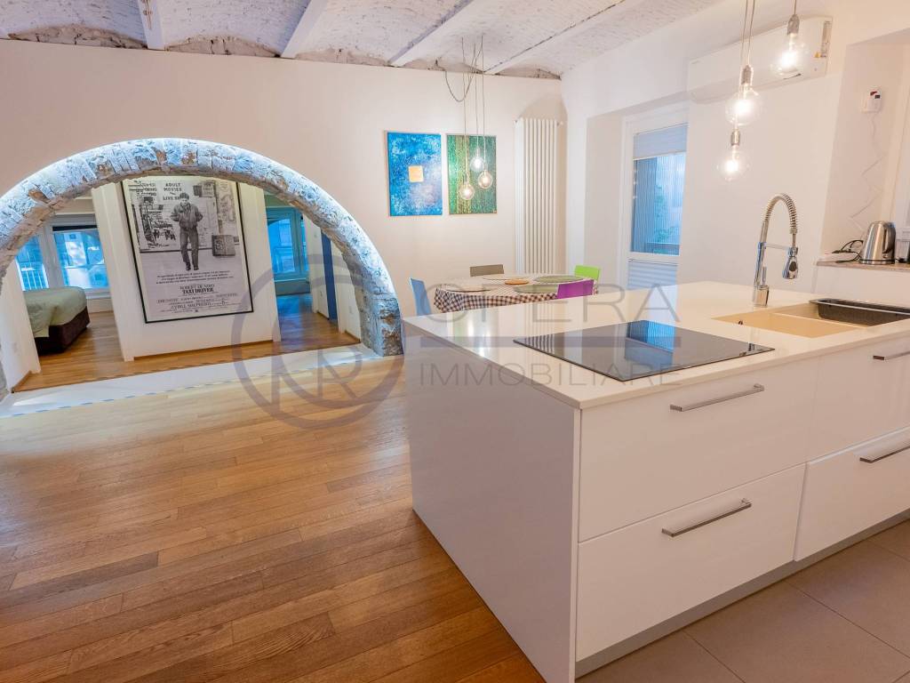 appartamento in vendita a Trieste in zona Cavana