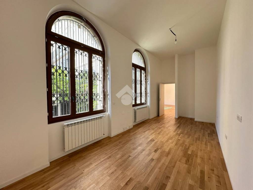 appartamento in vendita a Trieste in zona Borgo Teresiano