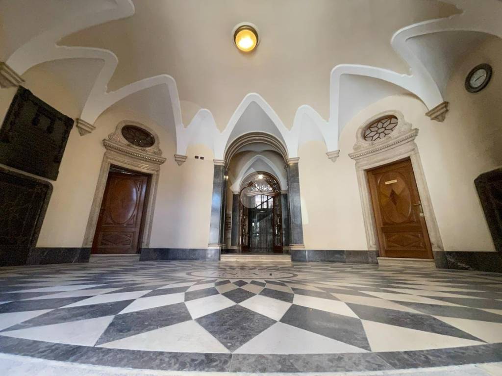 appartamento in vendita a Trieste in zona Borgo Teresiano