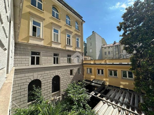 appartamento in vendita a Trieste in zona Borgo Teresiano