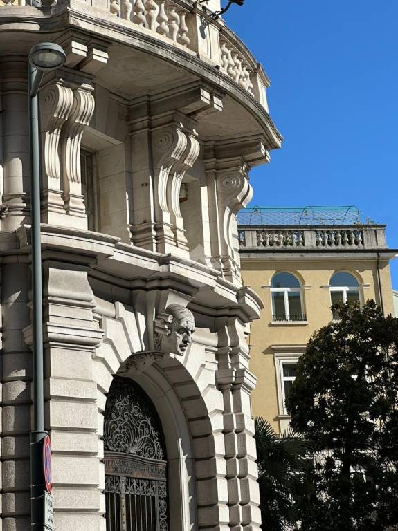 appartamento in vendita a Trieste in zona Borgo Teresiano