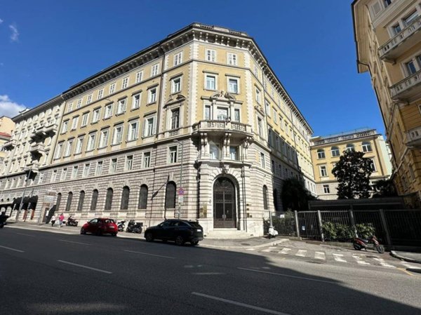 appartamento in vendita a Trieste in zona Borgo Teresiano