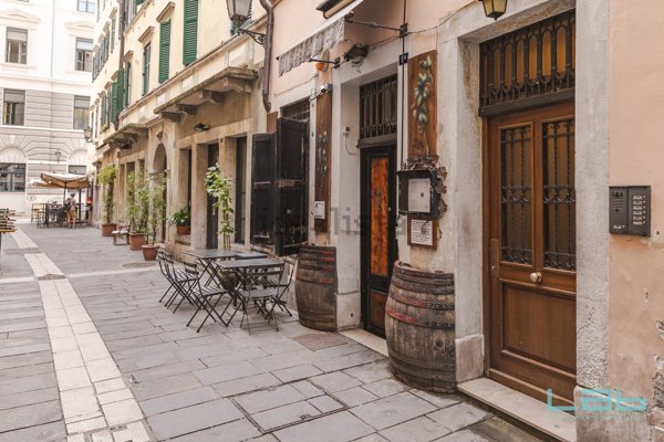 appartamento in vendita a Trieste in zona Città Vecchia
