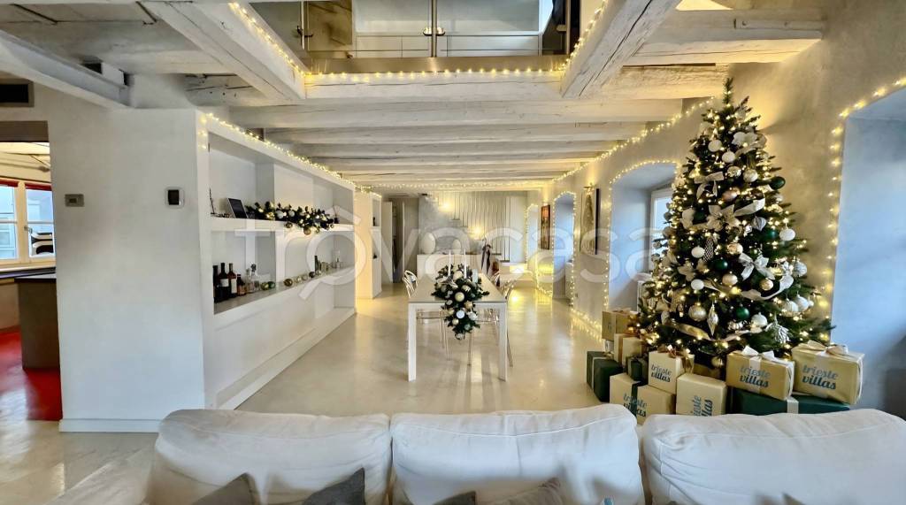 appartamento in vendita a Trieste in zona Borgo Teresiano