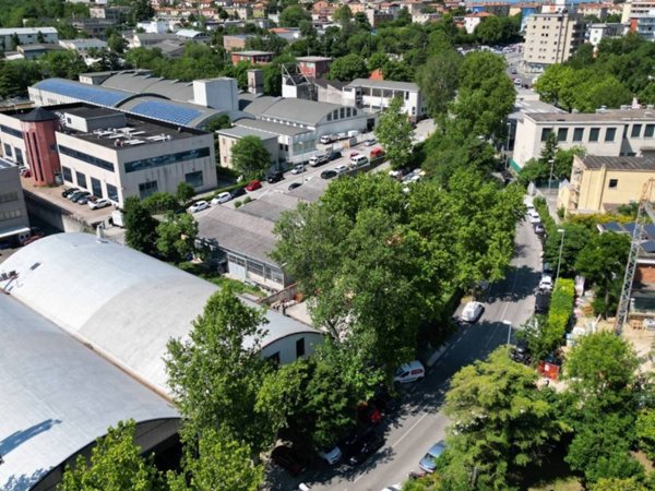 locale commerciale in vendita a Trieste