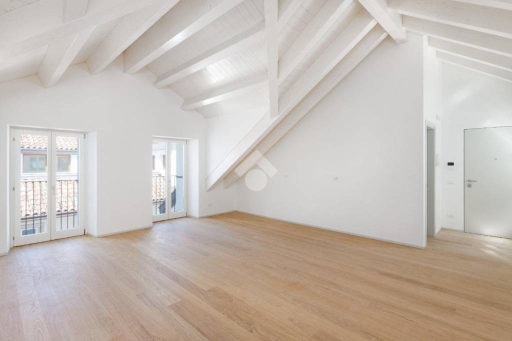 appartamento in vendita a Trieste in zona Borgo Teresiano