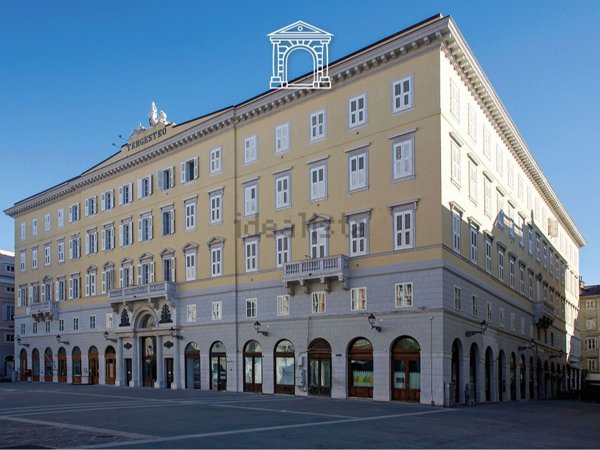 appartamento in vendita a Trieste in zona Città Vecchia
