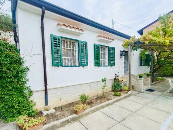 casa indipendente in vendita a Trieste in zona Gretta