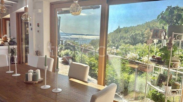 casa indipendente in vendita a Trieste in zona Gretta