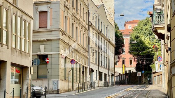 appartamento in vendita a Trieste in zona Borgo Teresiano