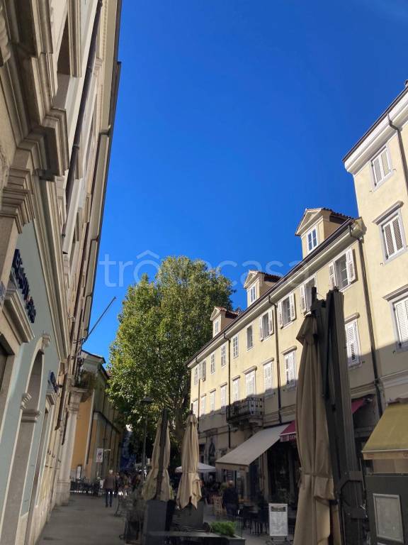 appartamento in vendita a Trieste in zona Cavana