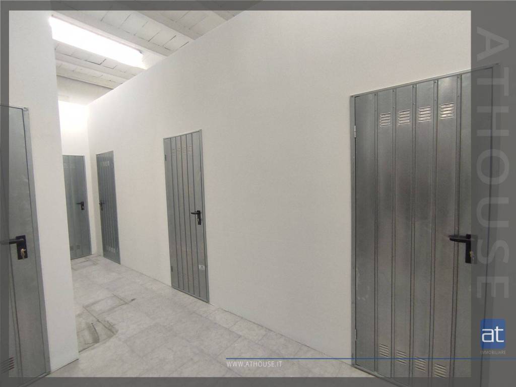 locale commerciale in vendita a Trieste in zona Cavana