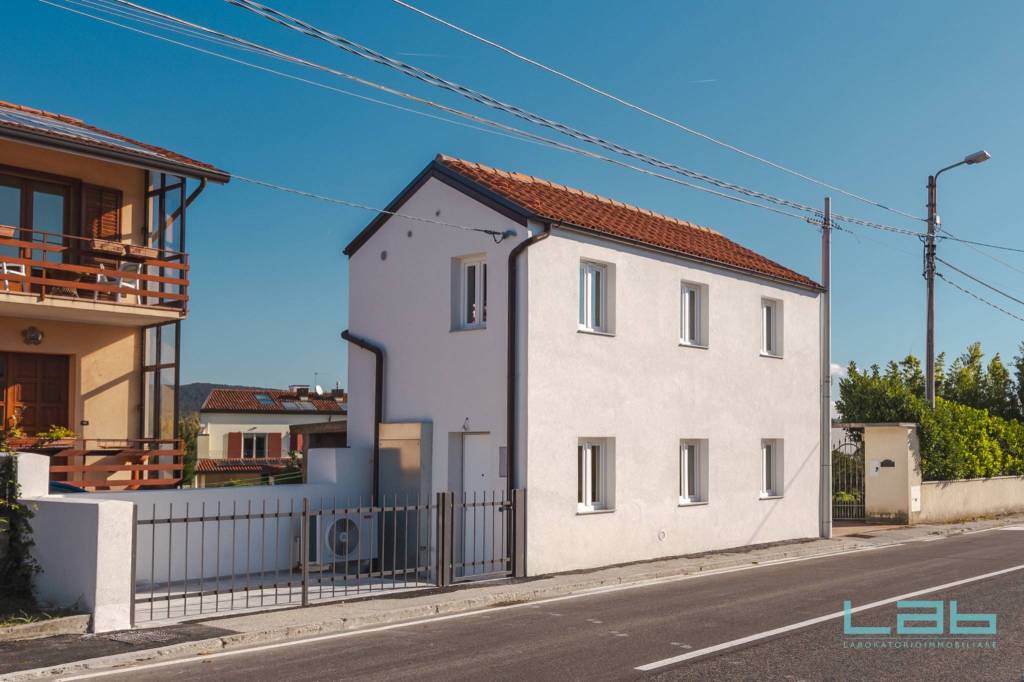 casa indipendente in vendita a Trieste in zona Prosecco