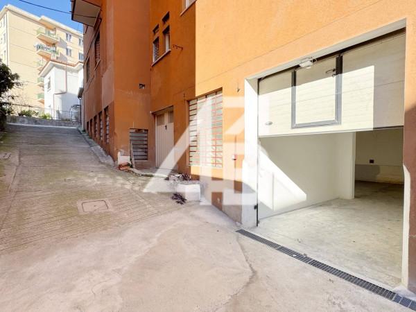 negozio in vendita a Trieste in zona Chiarbola