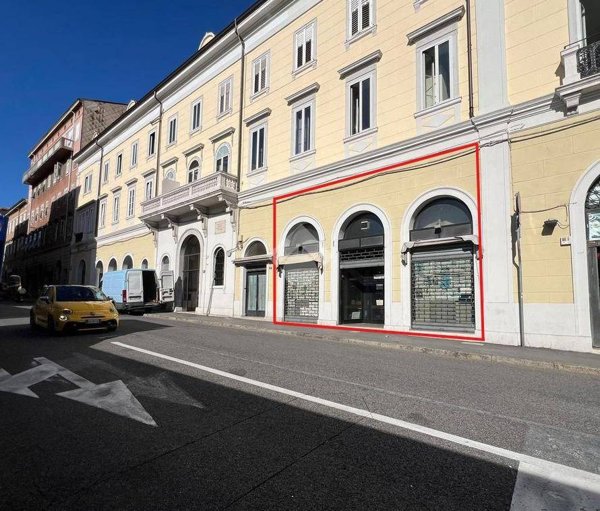 negozio in vendita a Trieste in zona Roiano
