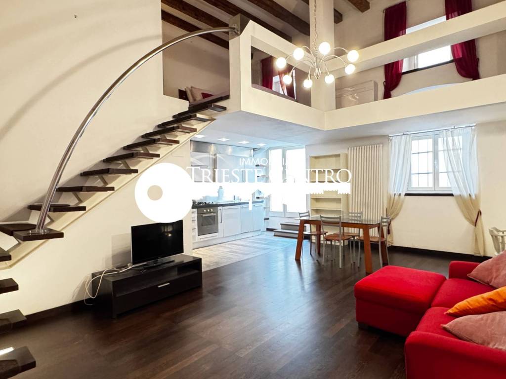 appartamento in vendita a Trieste in zona Città Vecchia