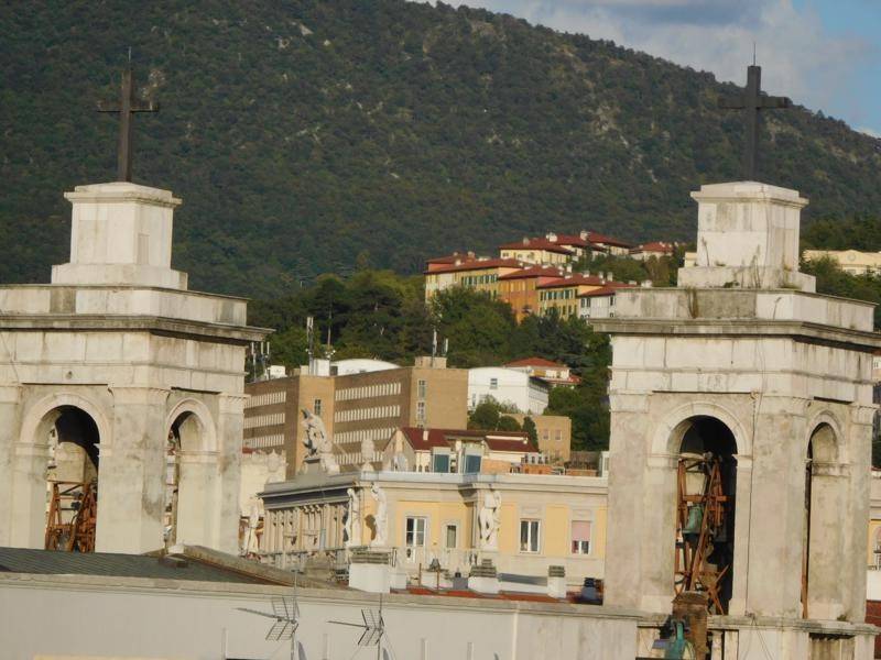 appartamento in vendita a Trieste in zona Borgo Teresiano