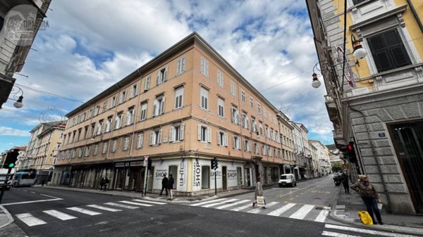 negozio in vendita a Trieste in zona Borgo Teresiano