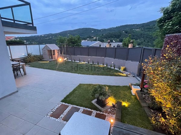 casa indipendente in vendita a Trieste in zona Roiano