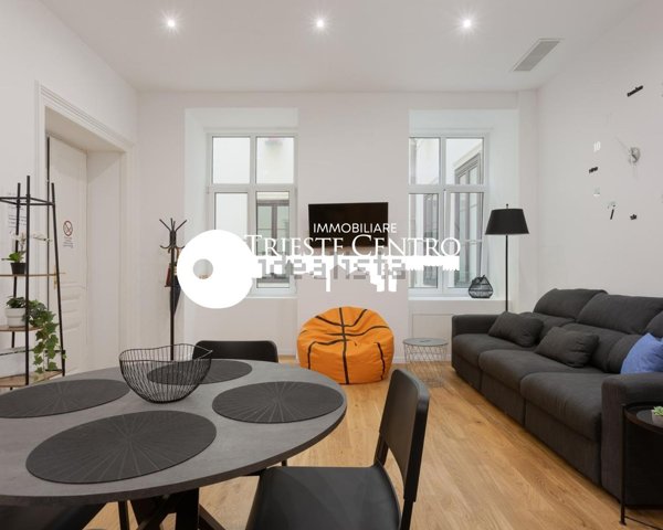 appartamento in vendita a Trieste in zona Borgo Teresiano
