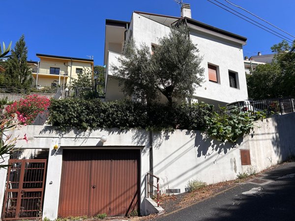 casa indipendente in vendita a Trieste