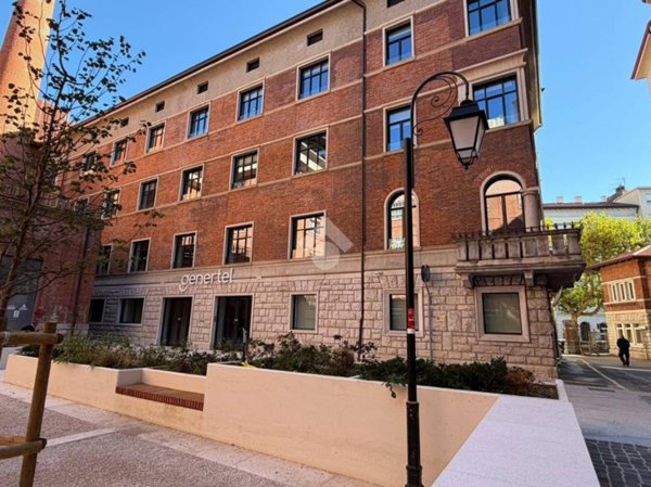 negozio in vendita a Trieste in zona Roiano