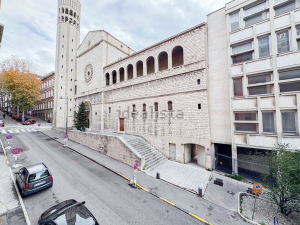 appartamento in vendita a Trieste in zona Borgo Teresiano