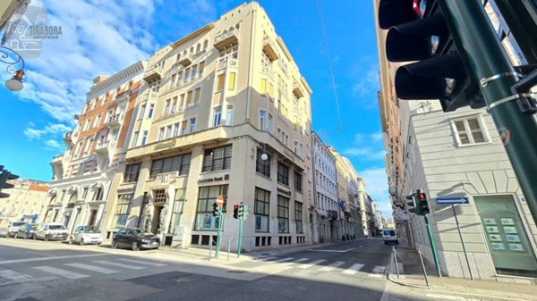 appartamento in vendita a Trieste in zona Borgo Teresiano