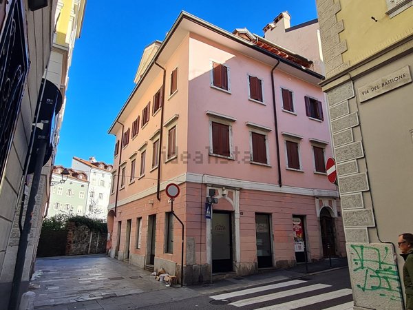 appartamento in vendita a Trieste in zona Città Vecchia