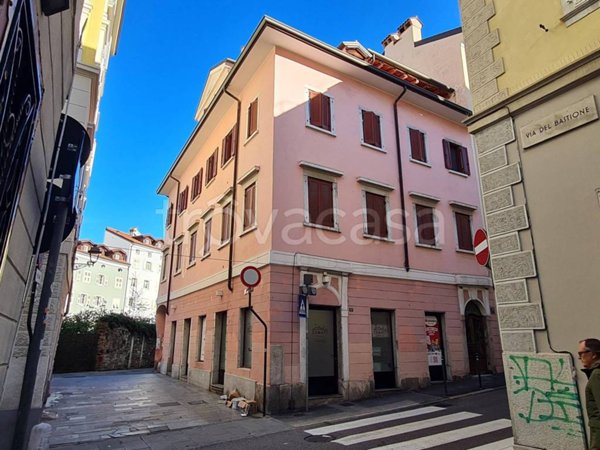 appartamento in vendita a Trieste in zona Città Vecchia